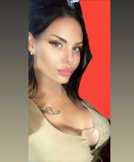 Foto desnuda filtrada de OnlyFans de Inkedupdoll