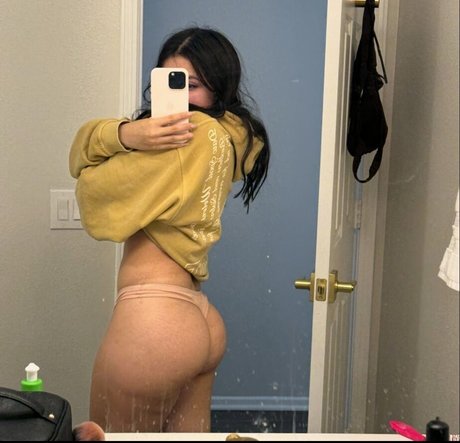 Foto desnuda filtrada de OnlyFans de Ur6moms9favs