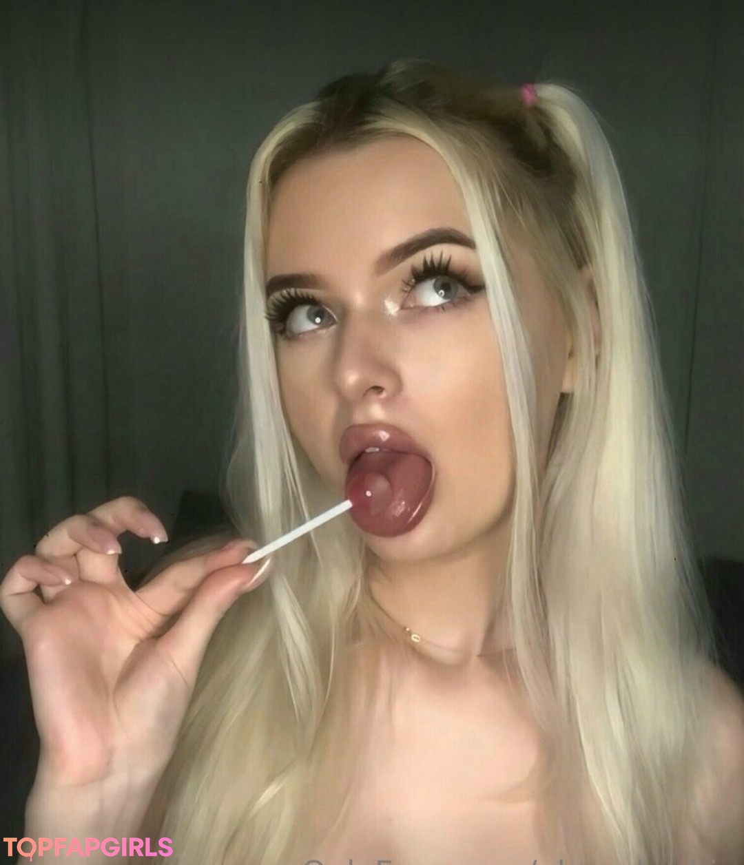 Foto desnuda filtrada de OnlyFans de Alexabarbie #50 Foto desnuda filtrada de OnlyFans de Alexabarbie #50