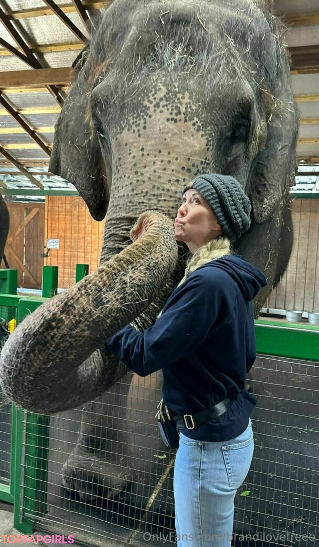 Foto desnuda filtrada de OnlyFans de Brandilovefreee #68 Foto desnuda filtrada de OnlyFans de Brandilovefreee #68