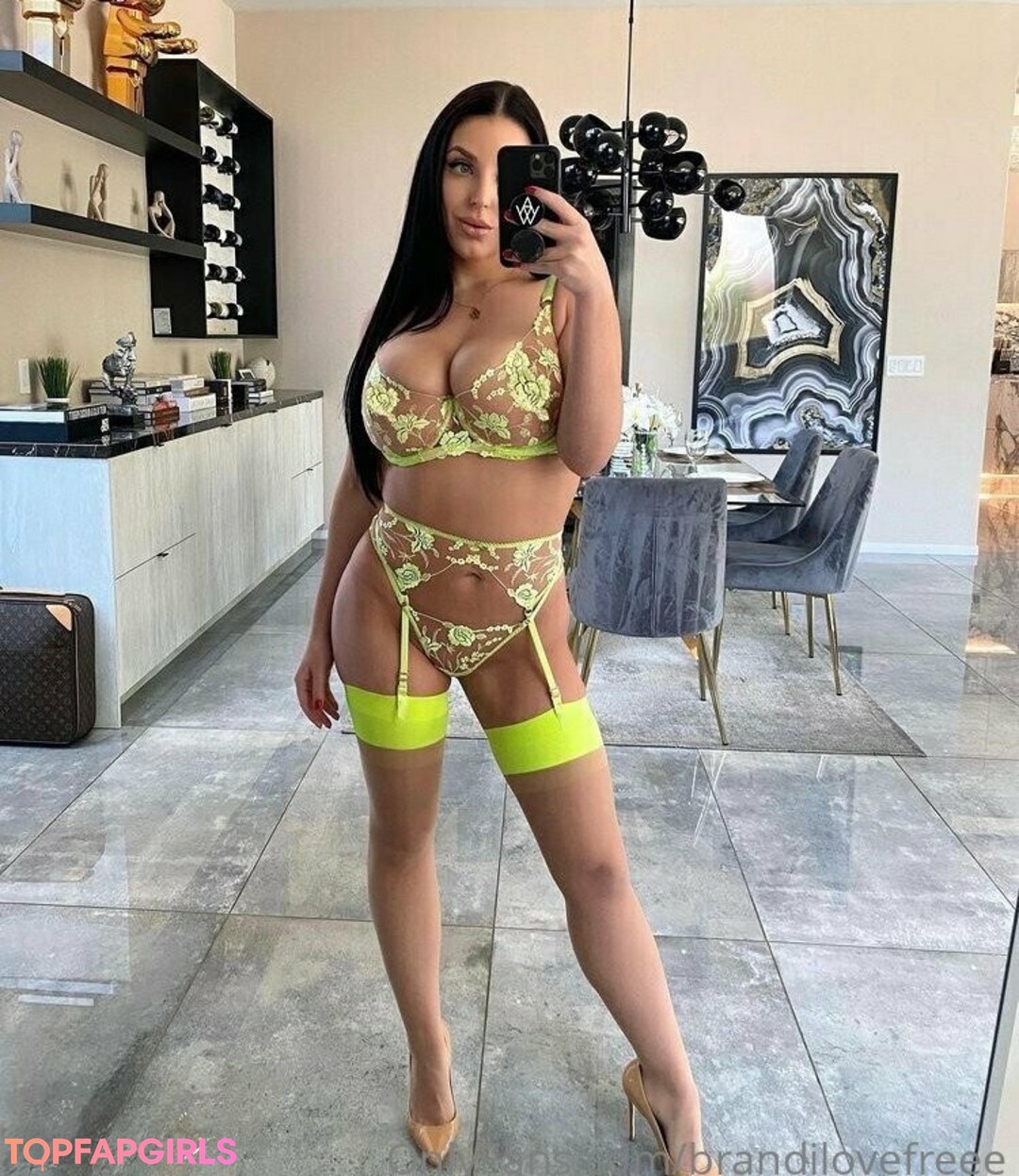 Foto desnuda filtrada de OnlyFans de Brandilovefreee #88 Foto desnuda filtrada de OnlyFans de Brandilovefreee #88