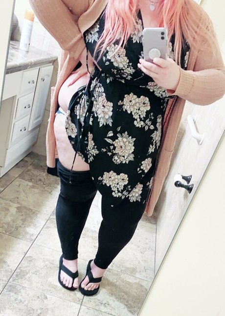 Foto desnuda filtrada de OnlyFans de Chubbymilkymommy