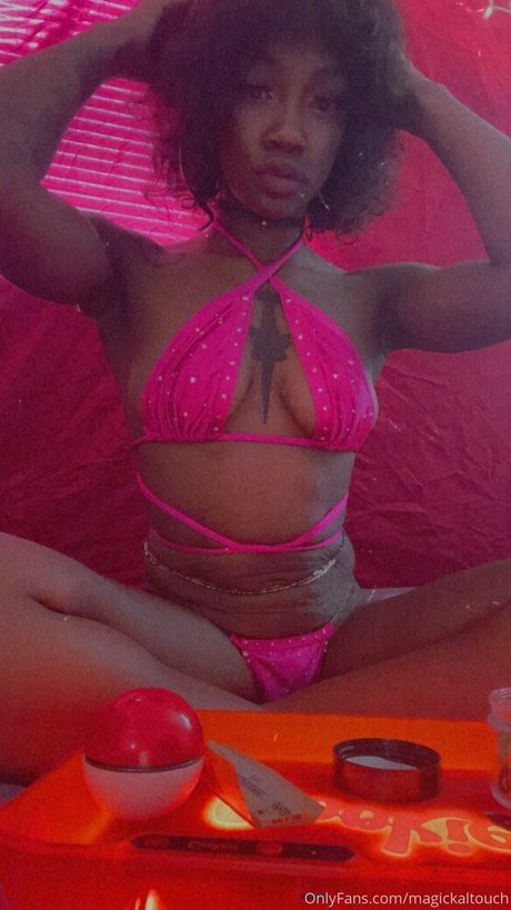 Foto desnuda filtrada de OnlyFans de Magickaltouch