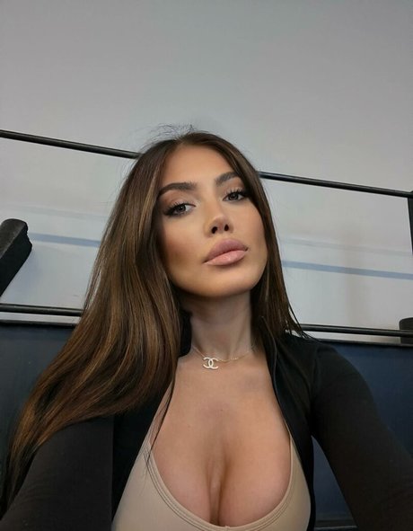 Foto desnuda filtrada de OnlyFans de Milana Adamian