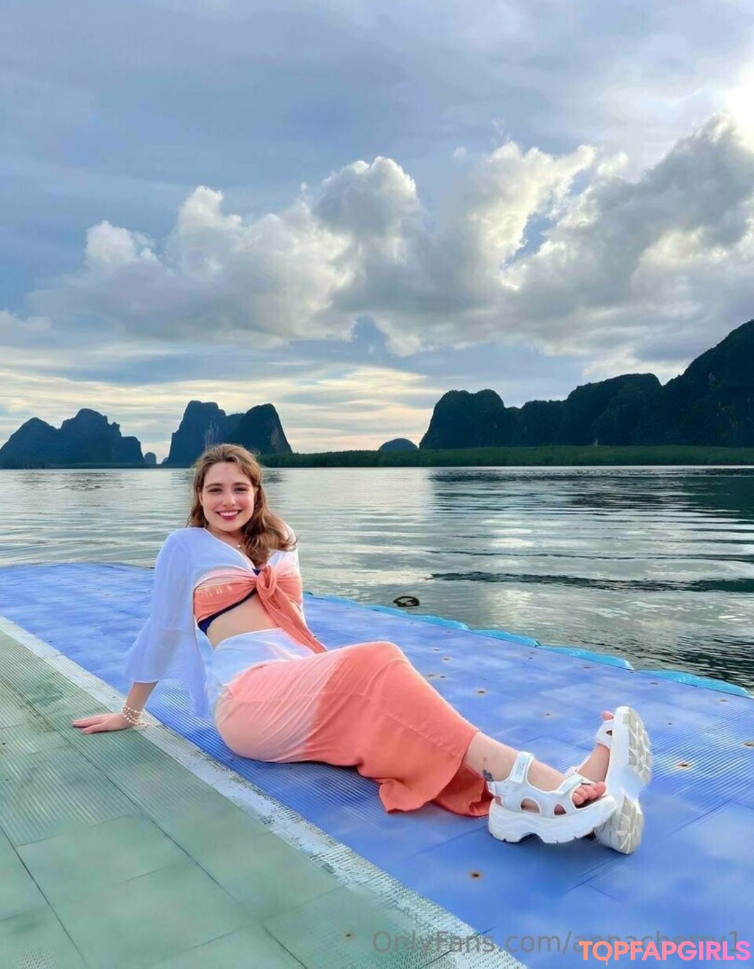 Foto desnuda filtrada de OnlyFans de Annacherry1 #92 Foto desnuda filtrada de OnlyFans de Annacherry1 #92