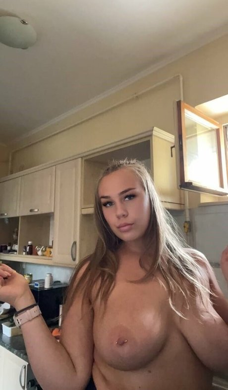 Avabusty10