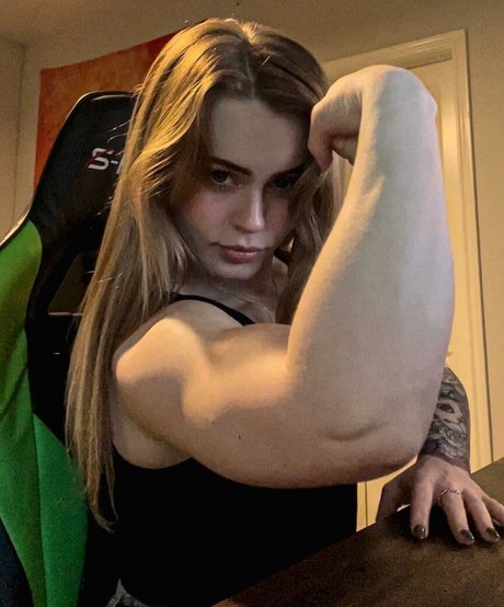 Foto desnuda filtrada de OnlyFans de Ayshia Schisel