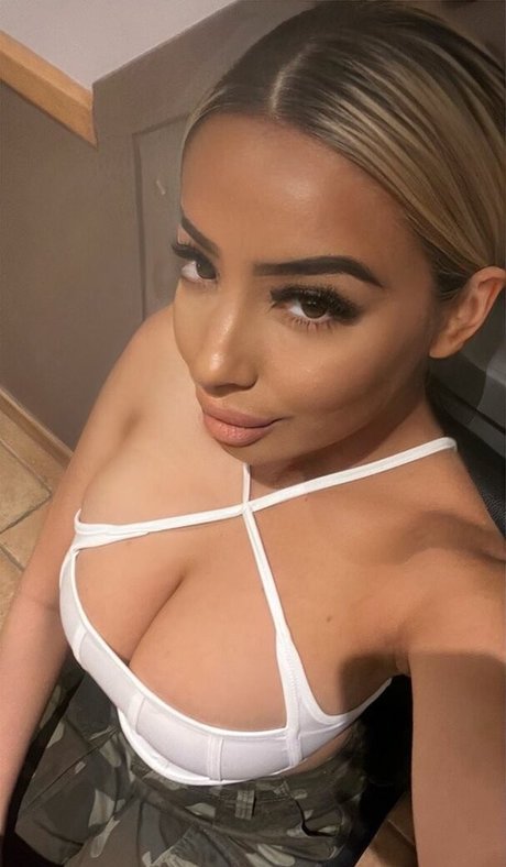 Foto desnuda filtrada de OnlyFans de Luxuryysana Mym
