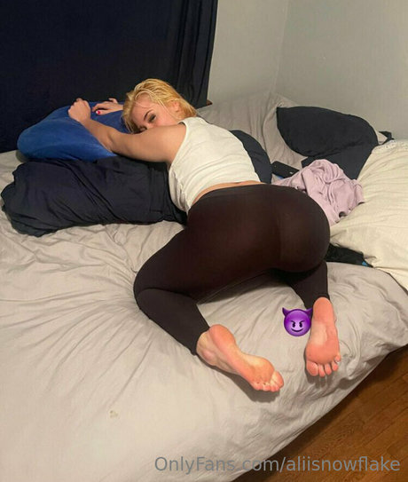 Foto desnuda filtrada de OnlyFans de Snowbunnyalii