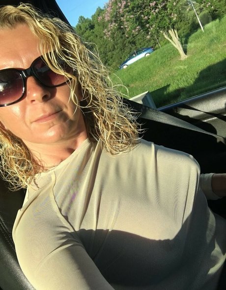 Foto desnuda filtrada de OnlyFans de Naughty Jeanette
