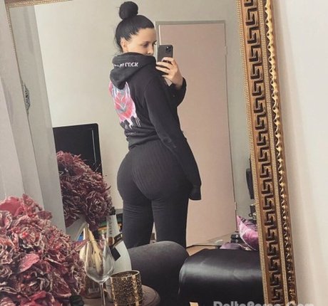 Foto desnuda filtrada de OnlyFans de Karolina Nella
