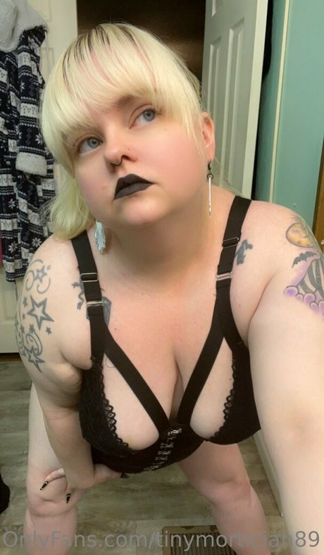Tinymortician89
