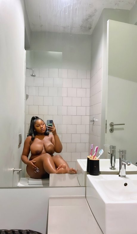 Foto desnuda filtrada de OnlyFans de Wandi Ndlovu