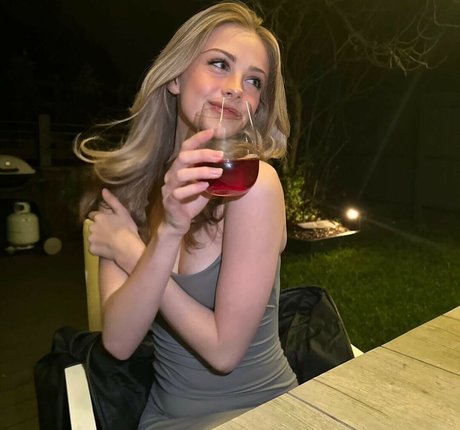 Foto desnuda filtrada de OnlyFans de India Woollard