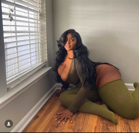 Foto desnuda filtrada de OnlyFans de Monaliscandy