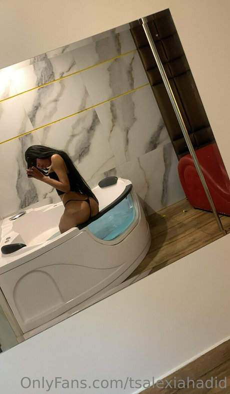 Foto desnuda filtrada de OnlyFans de Bellaahadid