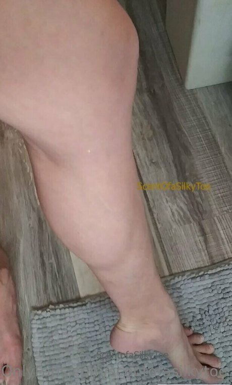 Foto desnuda filtrada de OnlyFans de Scentofasilkytoe