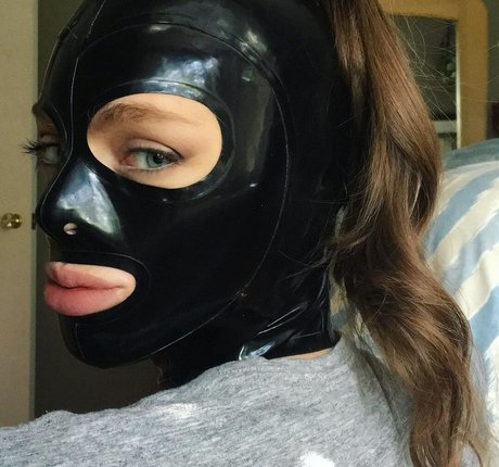 Foto desnuda filtrada de OnlyFans de Gummipuppet