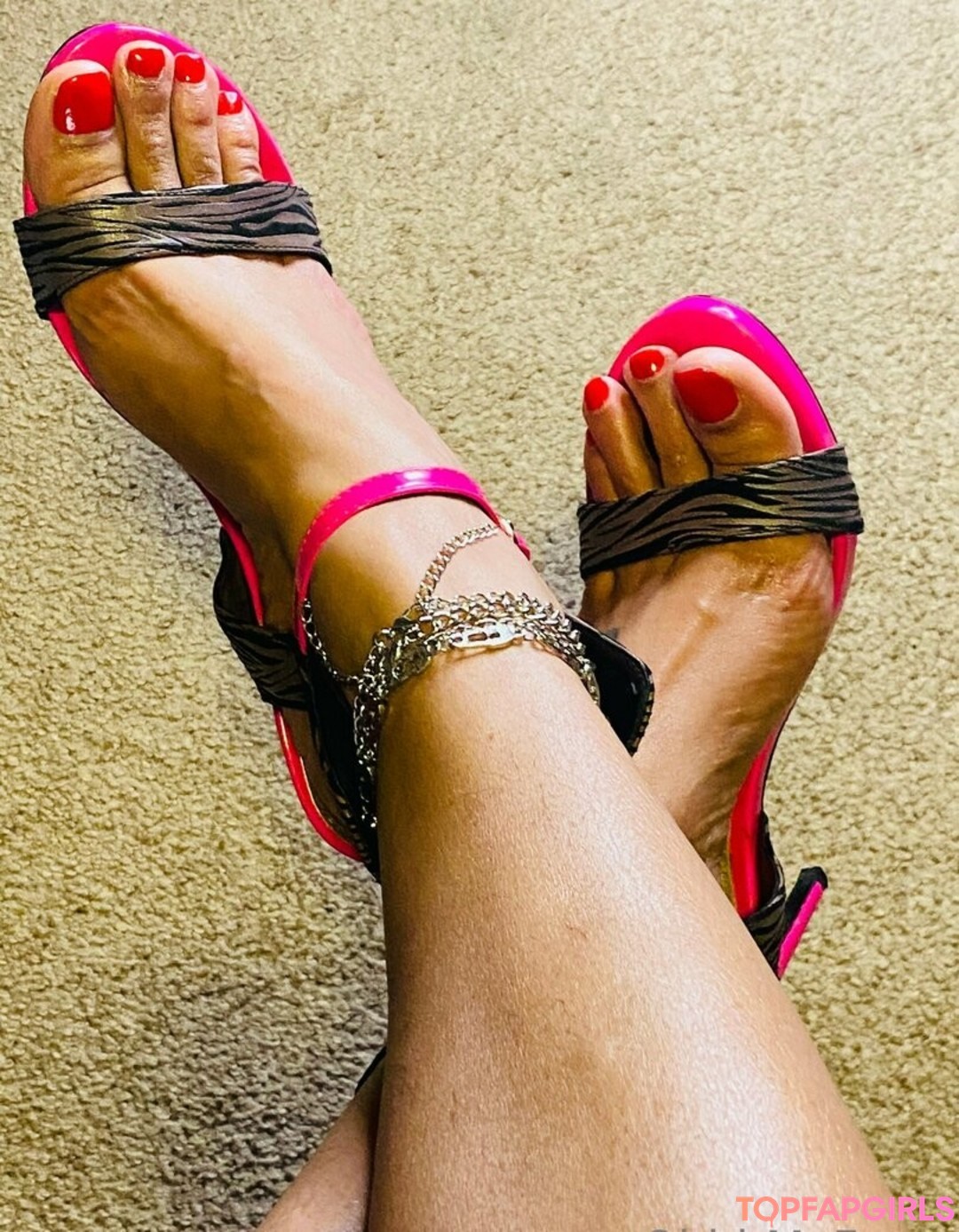 Foto desnuda filtrada de OnlyFans de Ohhhmyfeetz #30 Foto desnuda filtrada de OnlyFans de Ohhhmyfeetz #30