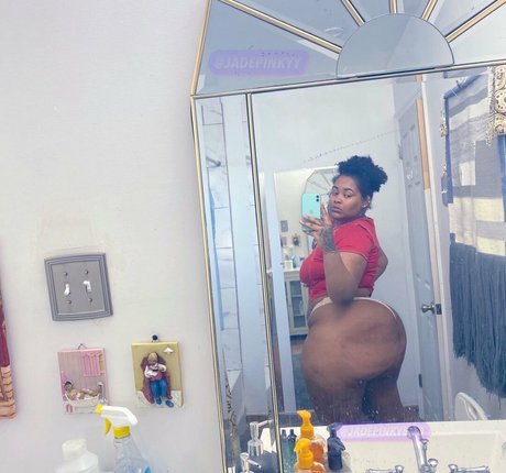 Jadepinkyboo