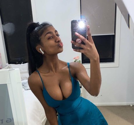 Foto desnuda filtrada de OnlyFans de Shreya Naidoo
