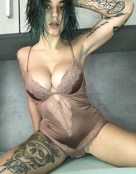 Foto desnuda filtrada de OnlyFans de Bluemooncrii