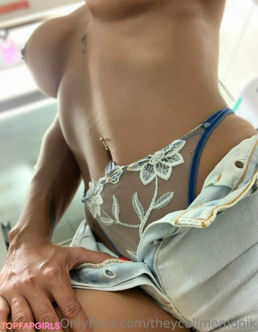 Foto desnuda filtrada de OnlyFans de Theycallmemonik #52 Foto desnuda filtrada de OnlyFans de Theycallmemonik #52