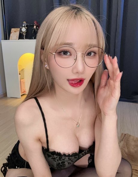 Foto desnuda filtrada de OnlyFans de Woojungx4