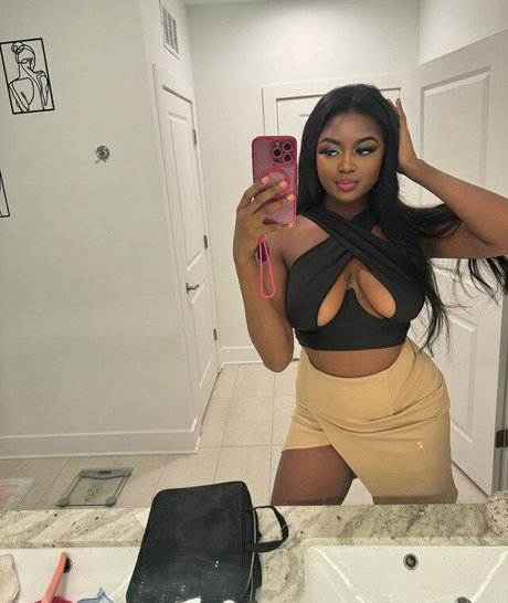 Foto desnuda filtrada de OnlyFans de Sheena Marie