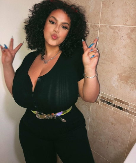 Foto desnuda filtrada de OnlyFans de Hunny Mims