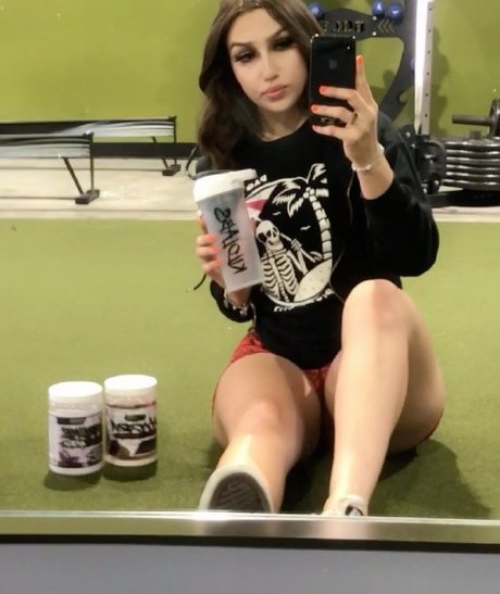 Chloe Flores