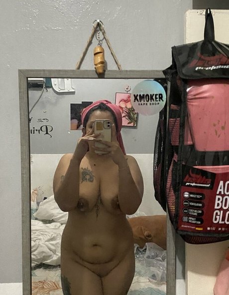 Foto desnuda filtrada de OnlyFans de Curvypinaymilf