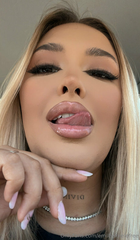 Foto desnuda filtrada de OnlyFans de Emillysteelefree