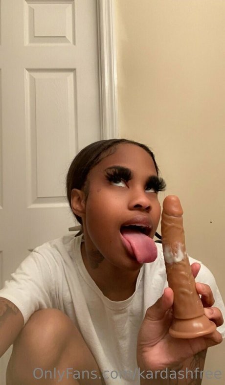 Foto desnuda filtrada de OnlyFans de Kardashfree