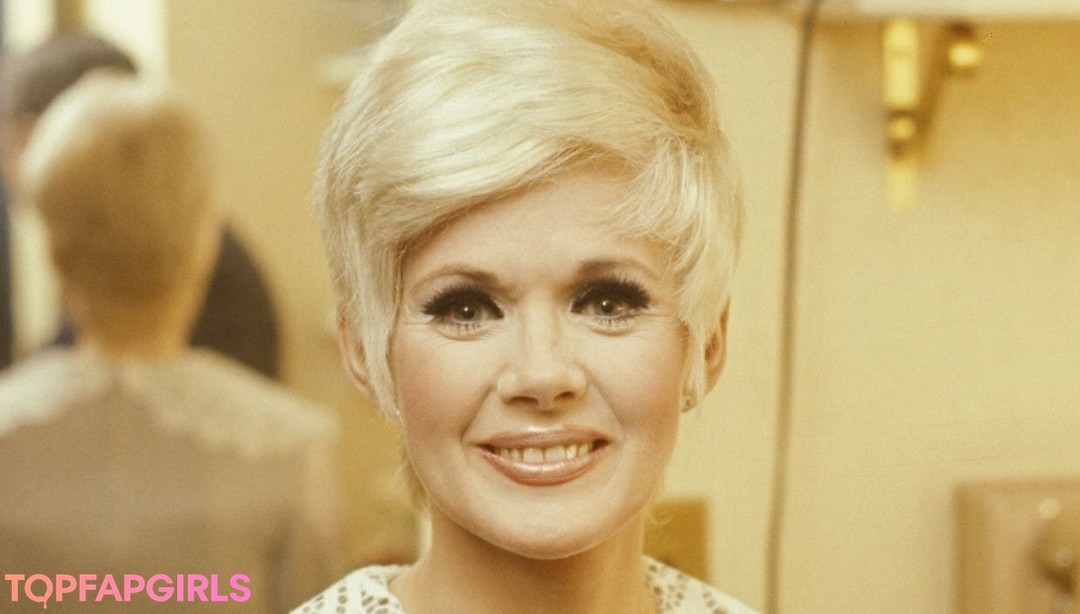 Foto desnuda filtrada de OnlyFans de Connie Stevens #49 Foto desnuda filtrada de OnlyFans de Connie Stevens #49