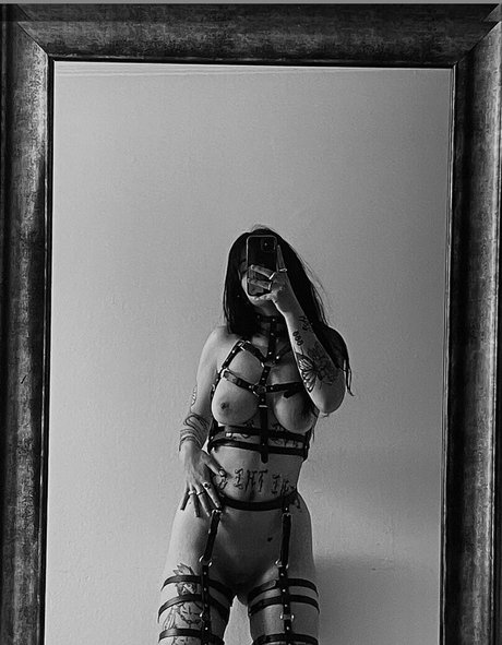 Foto desnuda filtrada de OnlyFans de Ziyamoranowoskjij