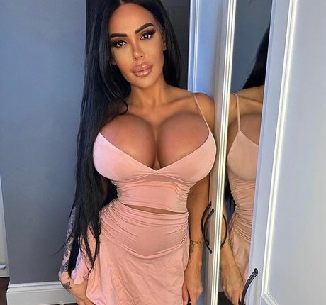 Foto desnuda filtrada de OnlyFans de Holly James