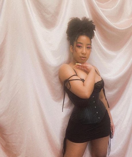 Foto desnuda filtrada de OnlyFans de Rappers Daughters