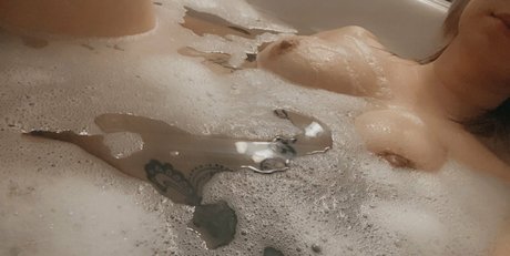 Foto desnuda filtrada de OnlyFans de Flowernipsx