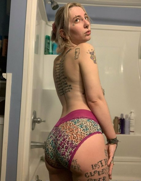 Prettylittlefreak13