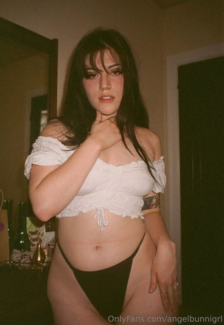 Foto desnuda filtrada de OnlyFans de Angelbunnigrl