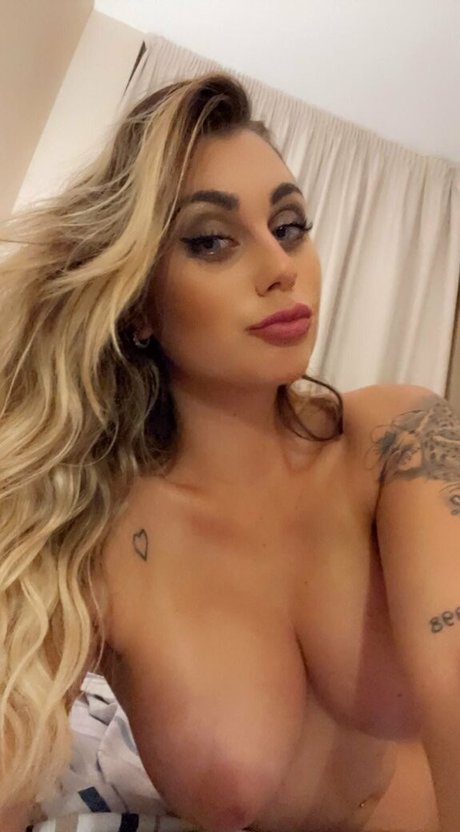 Foto desnuda filtrada de OnlyFans de Saraayrbls