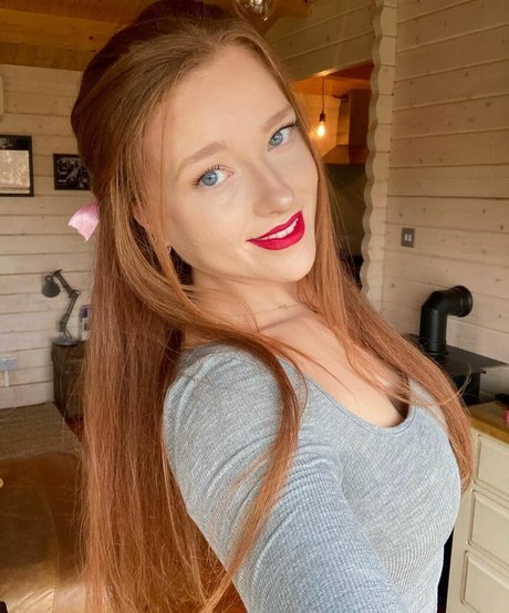 Foto desnuda filtrada de OnlyFans de Phoebeisginger