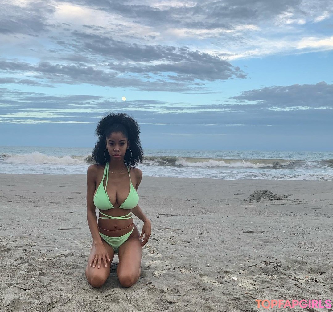 Foto desnuda filtrada de OnlyFans de Kira Imani #5 Foto desnuda filtrada de OnlyFans de Kira Imani #5