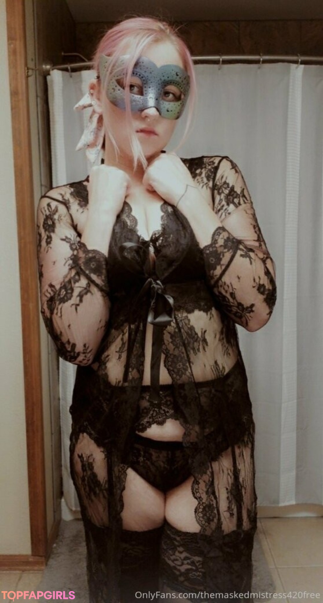 Foto desnuda filtrada de OnlyFans de Themaskedmistress420free #33 Foto desnuda filtrada de OnlyFans de Themaskedmistress420free #33