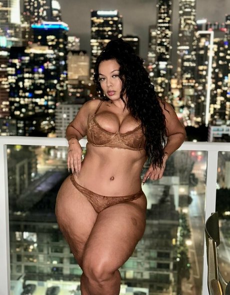 Foto desnuda filtrada de OnlyFans de Allhailkingsteph