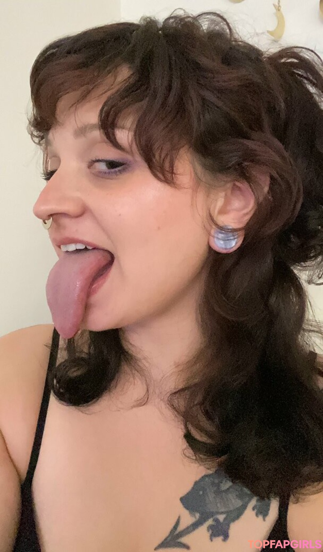 Foto desnuda filtrada de OnlyFans de Long Tongue Fetish #180 Foto desnuda filtrada de OnlyFans de Long Tongue Fetish #180