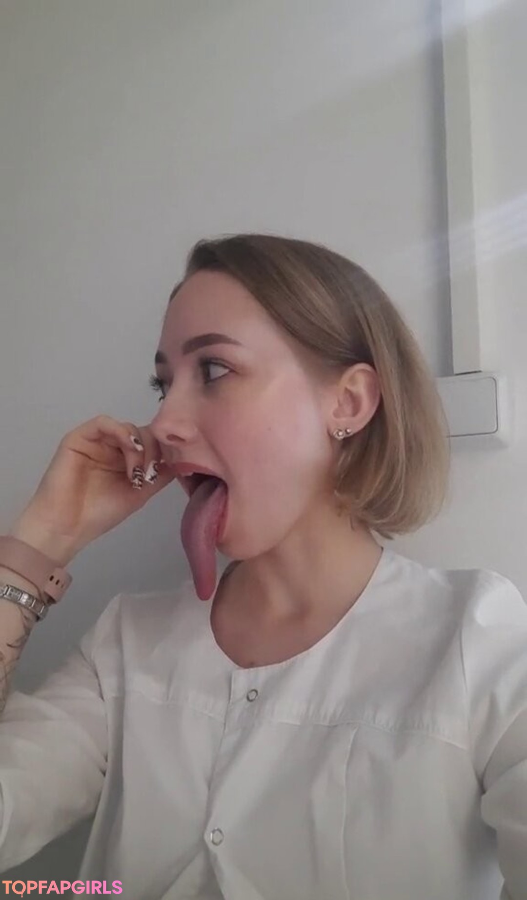 Foto desnuda filtrada de OnlyFans de Long Tongue Fetish #326 Foto desnuda filtrada de OnlyFans de Long Tongue Fetish #326