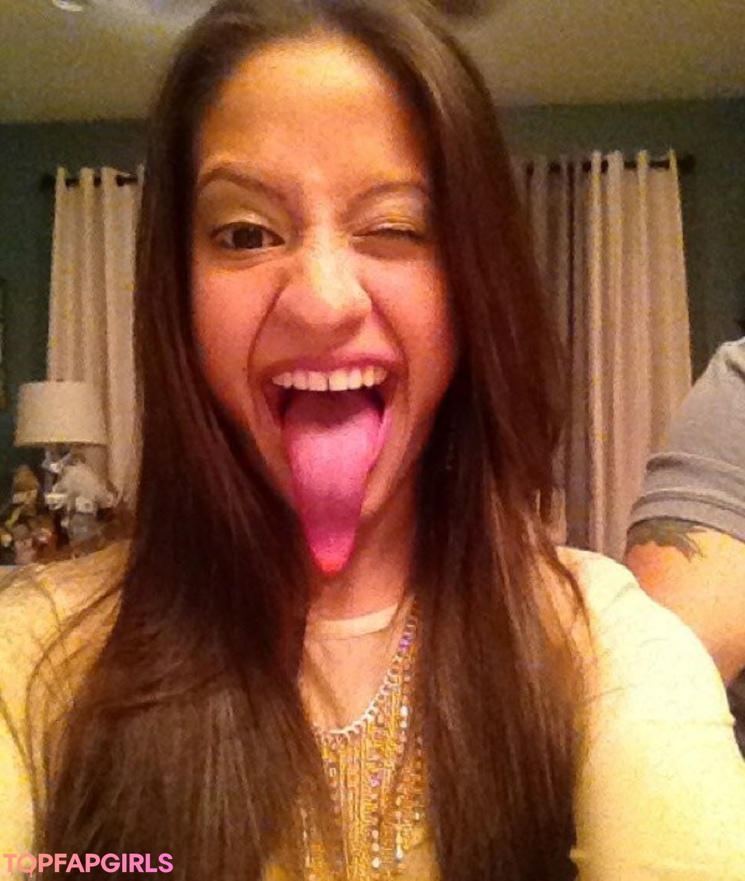 Foto desnuda filtrada de OnlyFans de Long Tongue Fetish #65 Foto desnuda filtrada de OnlyFans de Long Tongue Fetish #65