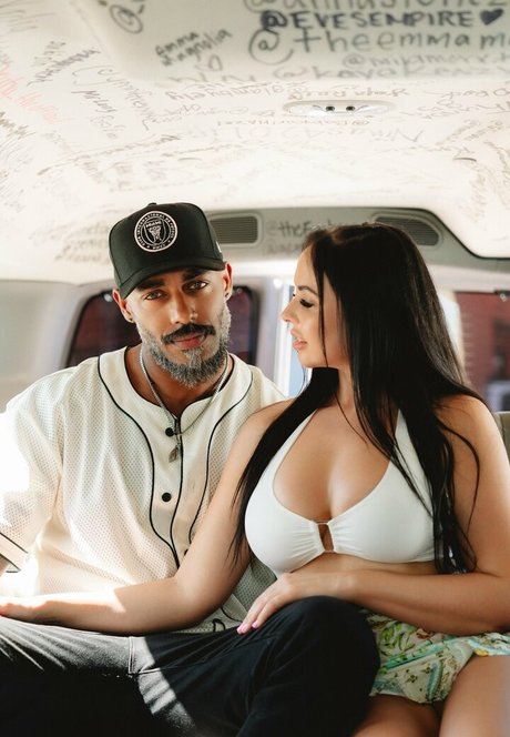 Foto desnuda filtrada de OnlyFans de Thebackseat
